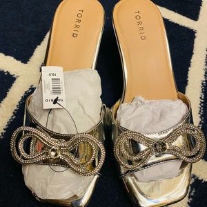 Torrid 10.5 WW Silver Rhinestone Bow Mule